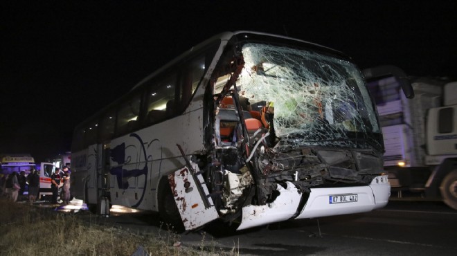 Uşak'taki kazada can pazarı... Çok sayıda yaralı!