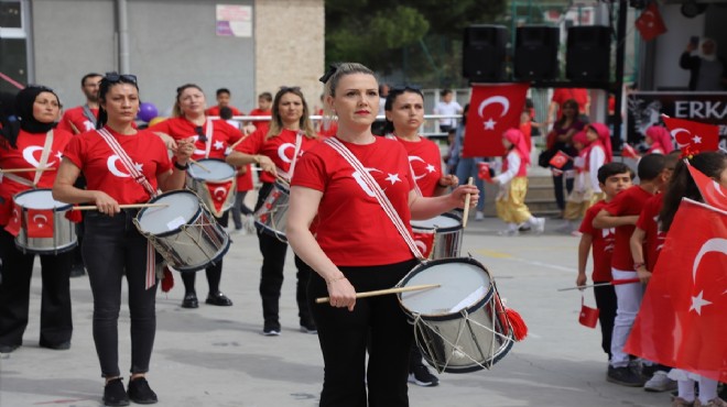 Velilerden bando gösterisi