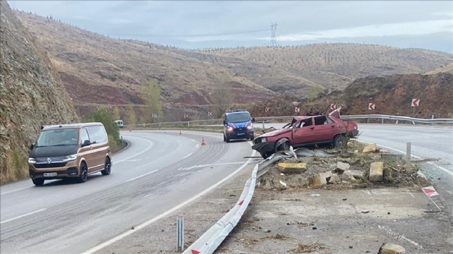 Yol ortasında facia... Refüje çarpıp tabut oldu!