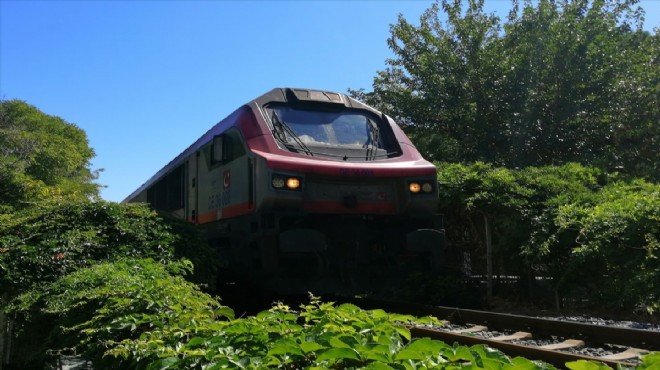 Yük treni çarpan genç hayatını kaybetti